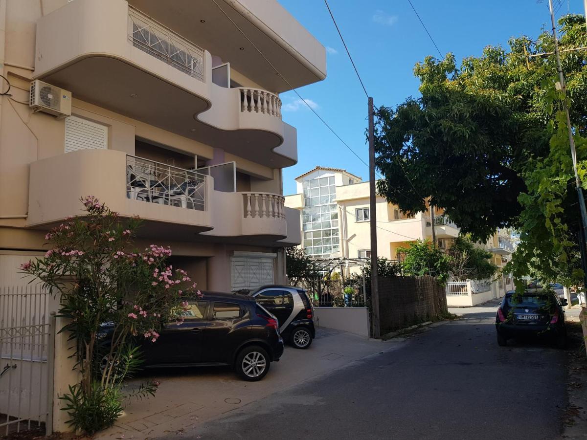 Smile Sea Apartment Каламата Екстериор снимка