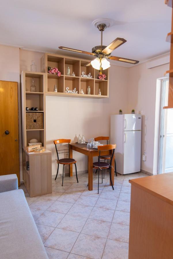 Smile Sea Apartment Каламата Екстериор снимка