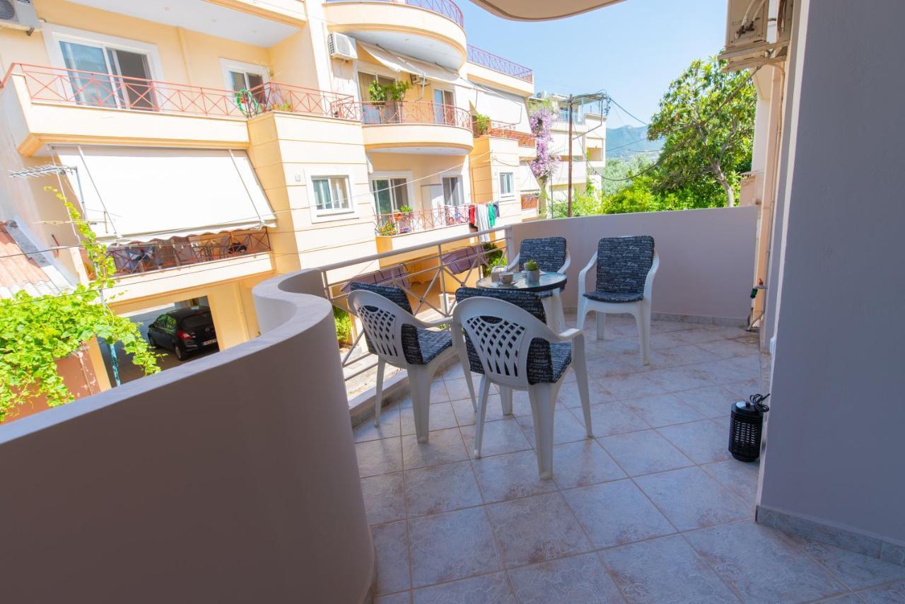 Smile Sea Apartment Каламата Екстериор снимка
