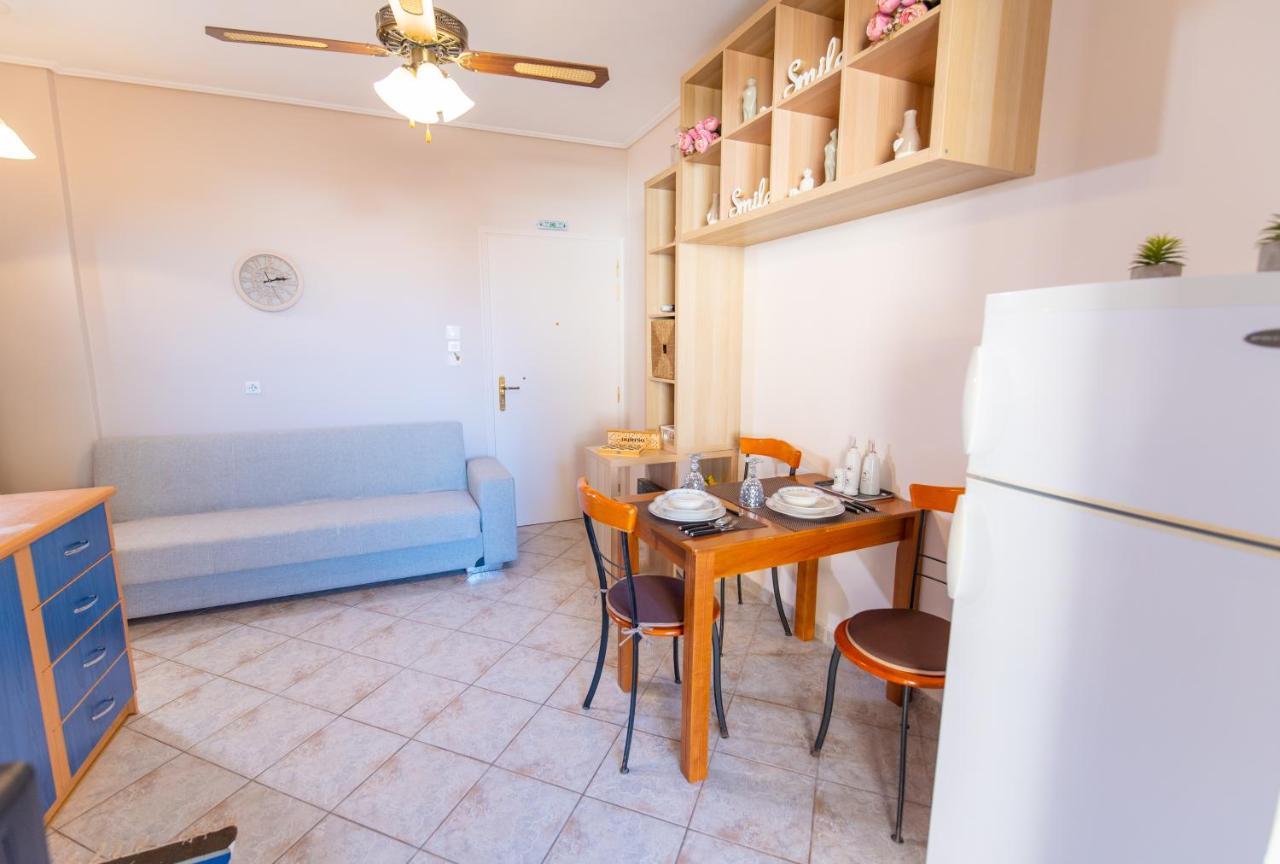 Smile Sea Apartment Каламата Екстериор снимка